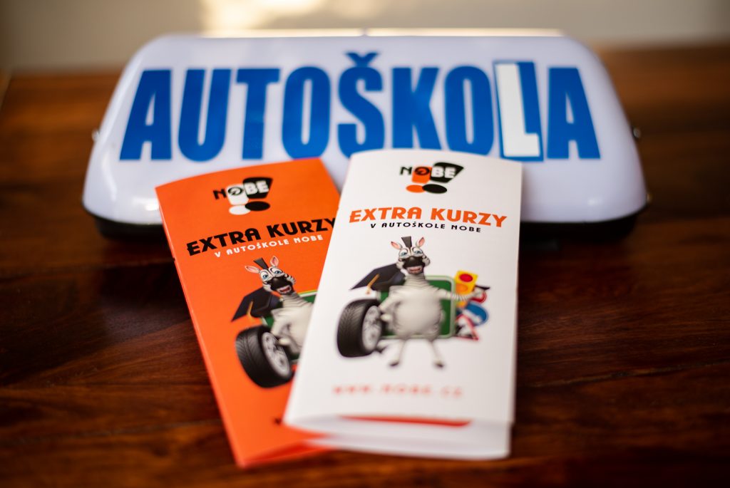 Tištěné učební materiály autoškoly.