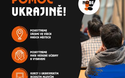 Banner autoškoly s výzvou pomoci Ukrajině.