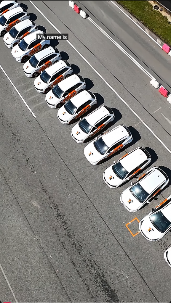 Letecký snímek vozového parku autoškoly NOBE.