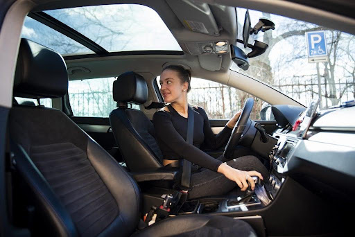 Řidičák od 17 let v ČR — jak funguje program L17 a co musíte splni